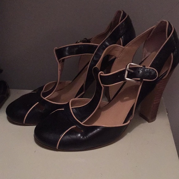 T strap Black and Tan Nine West Leather Heels - Picture 3 of 5